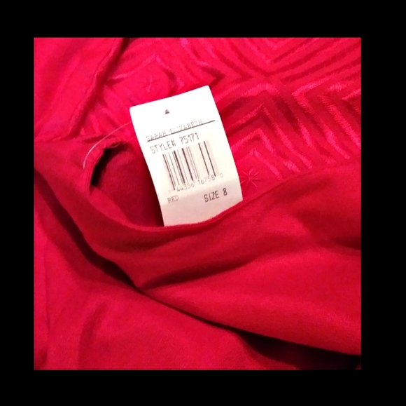 Sarah Elizabeth Red Embroidered Tank Top NWT's - Picture 4 of 4